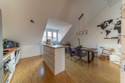 Traumhafte Dachgeschosswohnung mit Balkon