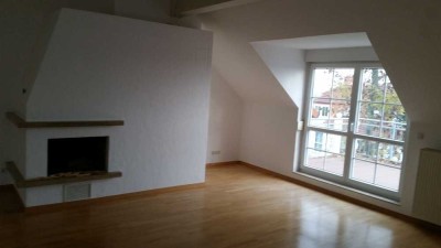 Wunderschöne helle 4,5- Wohnung (inkl. Einliegerwohnung) mit Parkett, Balkon + Kamin