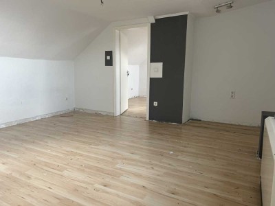 Kleine Dachgeschosswohnung in zentraler Lage