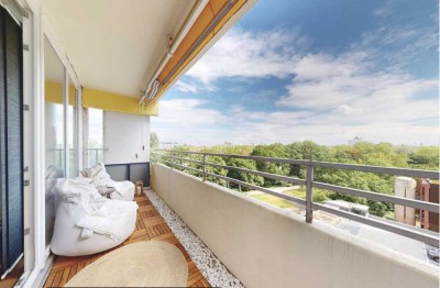 Moderne 44 qm Terrassenwohnung mit Balkon, Blick über die Stadt in die Berge und EBK in München