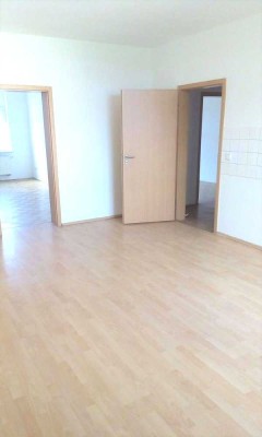 Große 2-Zimmer-Wohnung mit Balkon und Wannenbad - ab sofort zu vermieten!