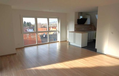 *Modern, fast neu und einzugsbereit* helle 6-Zimmer-Maisonette-Wohnung in Sersheim