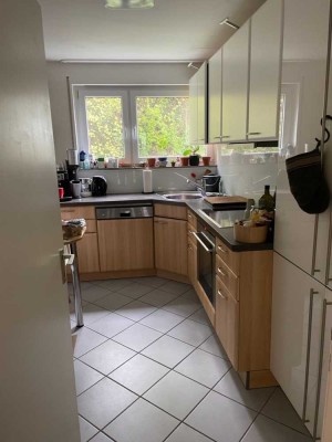 Schöne 3 1/2  Zimmer Wohnung im Grünen gelegen in Stuttgart, Süd