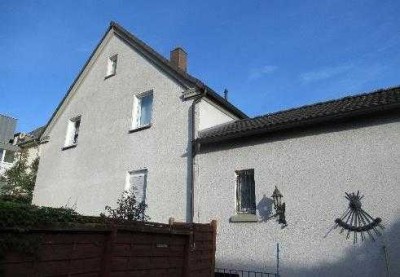 425 - Attraktives Zweifamilienhaus (freistehend) mit großem Garten und 2 Garagen in Recklinghausen