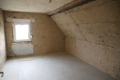Sanierungsbedürftiges Einfamilienhaus mit großzügigem Garten aus privaten Gründen zu verkaufen
