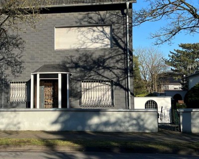 Erstbezug nach Sanierung! Schöne und gepflegte 3-Raum-Wohnung mit Garten + Balkon in Langenfeld
