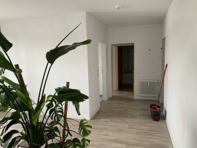 Schöne 2-Zimmer-Wohnung mit Balkon und Garage zu vermieten