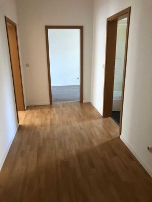 Großzügige 4-Raum Wohnung im 2.OG