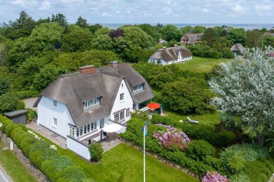 Charmantes reetgedecktes Mittelhausteil unweit der Braderuper Heide