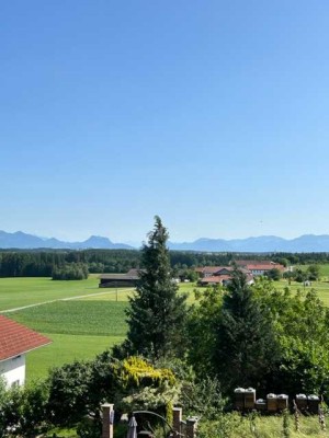 1 1/2 Zimmer moderne Single Dachgeschosswohnung mit Bergblick