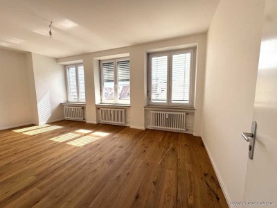 Am Perlachberg / Augsburg
3 1/2 Zimmerwohnung mit Wohnküche
zu vermieten ( WG möglich )