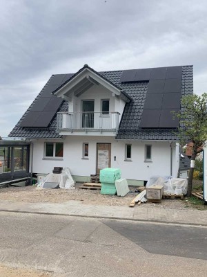 Moderne Dachgeschosswohnung mit schöner Aussicht – Erstbezug in Ebringen, nur 10 Min. nach Freiburg