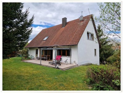 Geräumiges Einfamilienhaus auf 786 m² großem Grundstück in schönster Randlage von Tandern