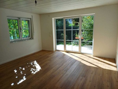 Helle 3-Zimmer-Wohnung mit Einbauküche, Terrasse und Gartenmitbenutzung in Eching (84174)