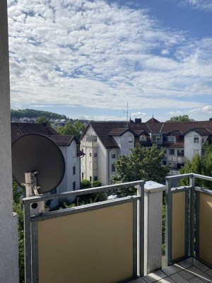 Modernisierte 2-Zimmer-Wohnung mit Balkon und Einbauküche in Weil der Stadt