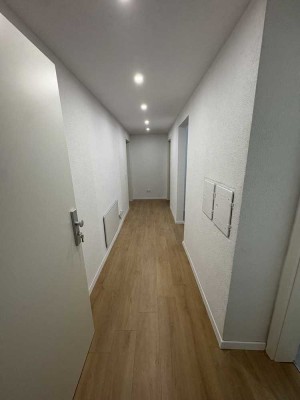 Helle, komplett sanierte 2-Zimmer-Souterrainwohnung (Kellerwohnung) in Wernau (Neckar) zu vermieten
