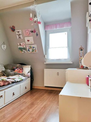 Charmante 3-Zimmer-Altbauwohnung  mit Balkon in attraktiver Lage