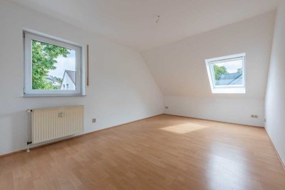 Wohnen mit Weitblick - helle Dachgeschosswohnung mit Balkon & Stellplatz