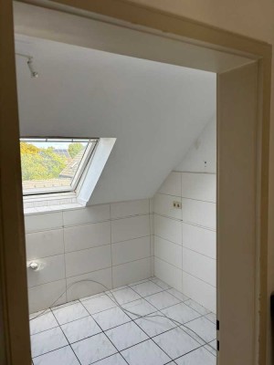 Helle 2-Zimmer Dachgeschosswohnung in Leverkusen-Rheindorf