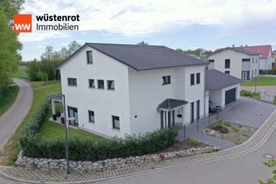 Energieeffizient & modern Wohnen! Neuwertiges EFH mit Doppelgarage und schönen Garten in Kirchroth