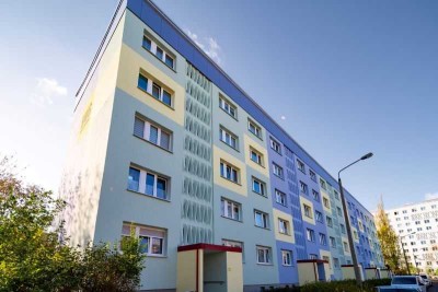 Attraktive Wohnung im Herzen von Halle-Neustadt - Küche und Bad mit Fenster