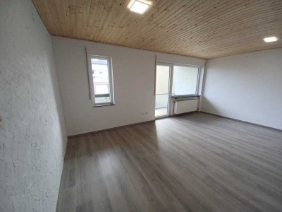 Solide 2-ZKB-Erdgeschoss-Wohnung mit 2 Balkonen und eigenem Gartenanteil