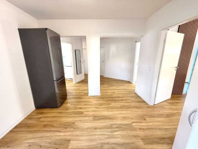 Jüchen: Exklusive 4-Zimmer-Wohnung – modernisiert & mit Stellplatz