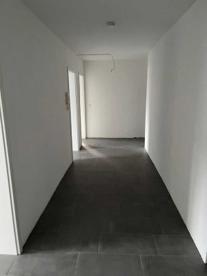 Modernisierte sonnige Wohnung mit sehr großer Terrasse in ruhiger Lage