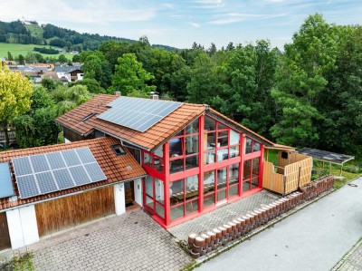 Ruhige Ortsrandlage: Wohnhaus mit Einliegerwohnung und PV-Anlage in Hohenpeißenberg!