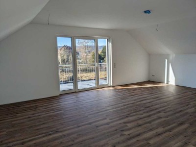 Erstbezug mit Balkon: Exklusive 4-Raum-DG-Wohnung in Oerlinghausen