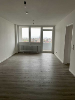 Renovierte 3-ZKB mit Balkon und Einbauküche