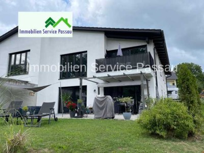 Moderne 3-Zimmer-Wohnung mit Südterrasse, Einbauküche und 2 Stellplätzen.