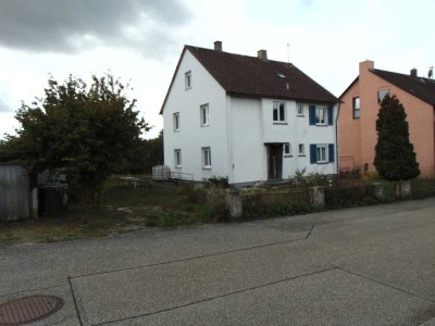 Zweifamilienhaus mit Bauplatz in bester Lage von Maulbronn
