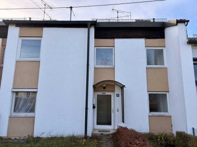 RESERVIERT - RMH mit zwei abgeschlossenen Wohnungen, tolle Aussicht