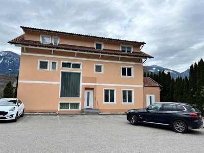 Schöne und neu renovierte Wohnung in zentraler Lage Top 1