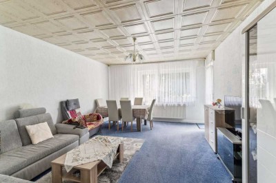 Geräumige 4-Zimmer-Wohnung mit Balkon und Stellplatz