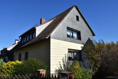 Schönes Haus mit Garage und Keller in ruhiger Lage