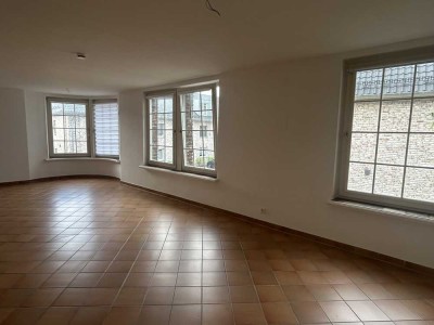 Gepflegte 2-Zimmerwohnung mit Einbauküche in Oberforstbach!