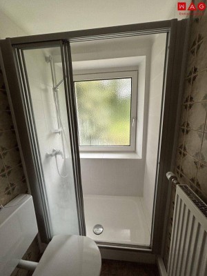 WOHNGENUSS PUR: praktisch geschnittene 2-Raum Wohnung in ruhiger und zentrumsnaher Lage! Preiswert mit heller Raumaufteilung, ebenerdiger Dusche und hochwertigem Zustand!