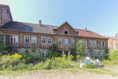 Sanierungsbedürftiges 2-4-Familienhaus in naturnaher Lage - Top-Anbindung an Dresden