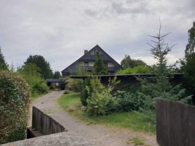 Wohnen im Grünen! EG-Wohnung mit Keller im Zweifamilienhaus