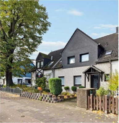 Stilvolle 2-Zimmer-Wohnung mit hochwertiger Einbauküche und sonniger Terrasse in Unterrath