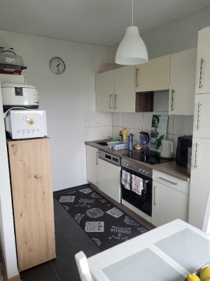 KAPITALANLAGE: Neuwertige, schicke 2-Zimmer-Wohnung mit Balkon und Stellplatz in ruhiger Lage