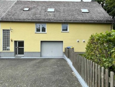Gepflegtes Einfamilienhaus mit ELW und großem Garten (Baugrundstück)