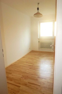 Helle 4-Zimmer-Wohnung mit Balkon in Ebersberg von privat