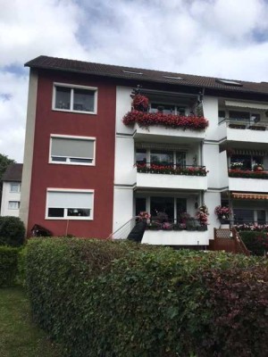 Schöne und gepflegte 3,5-Zimmer-Wohnung mit Balkon in Moers UND 1 DG-ZIMMER IN DER 4 ETAGE