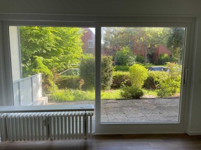 **FRISCH SANIERTE 4 ZIMMER WOHNUNG AN 3'er WG ZU VERMIETEN!**
