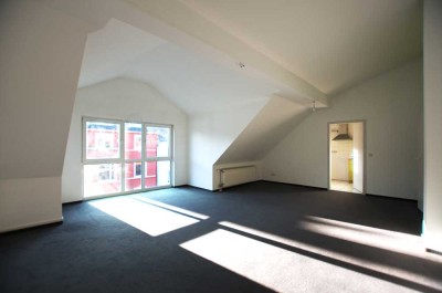 Helle Dachgeschosswohnung im urbanen Zentrum