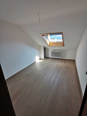 Ruhige und helle 6 - Zimmer - Wohnung von privat