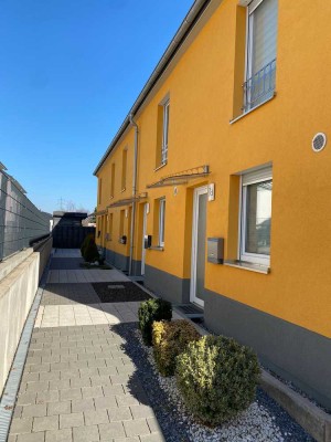 Neuwertiges Reihenmittelhaus in Wörrstadt mit hochwertiger EBK, kleinem Garten und 2 Stellplätzen